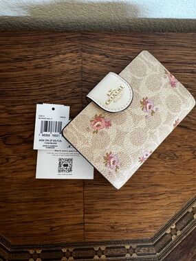 NWT Coach Signature Floral Corner Zip Wallet